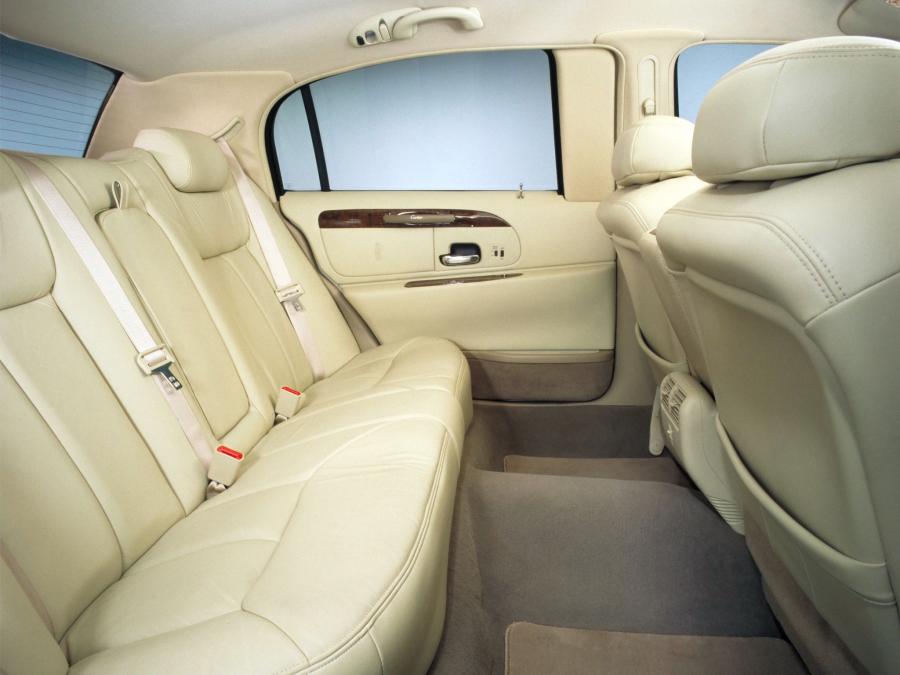  Lincoln Town Car L 1999 года  (фото 3 из 3)